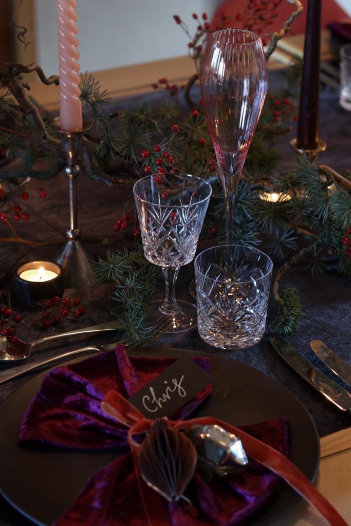cut glasses, pink champagne flutes, velvet napkins, black ceraminc tealights and vintage silver candle sticks.